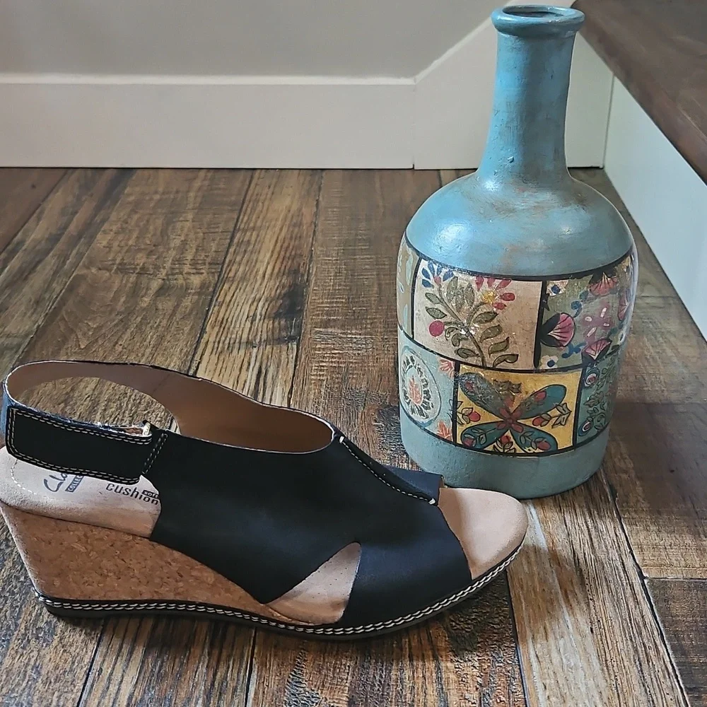 Clarks Suede Leather Black and‎ Tan Wedge Heel Sandals. Size 10